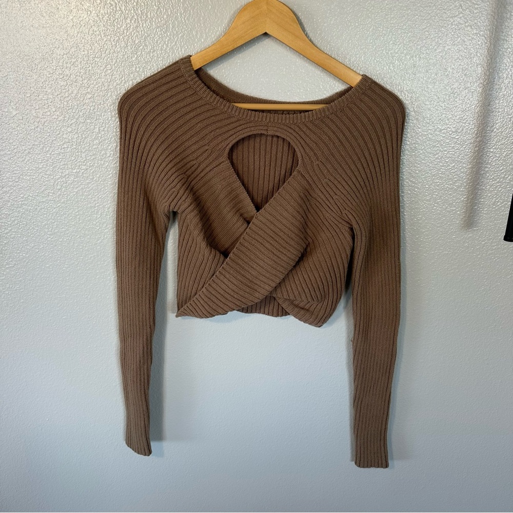 Hollister Thick Soft Crossover Twist Keyhole Reversible Cropped Brown Sweater, M